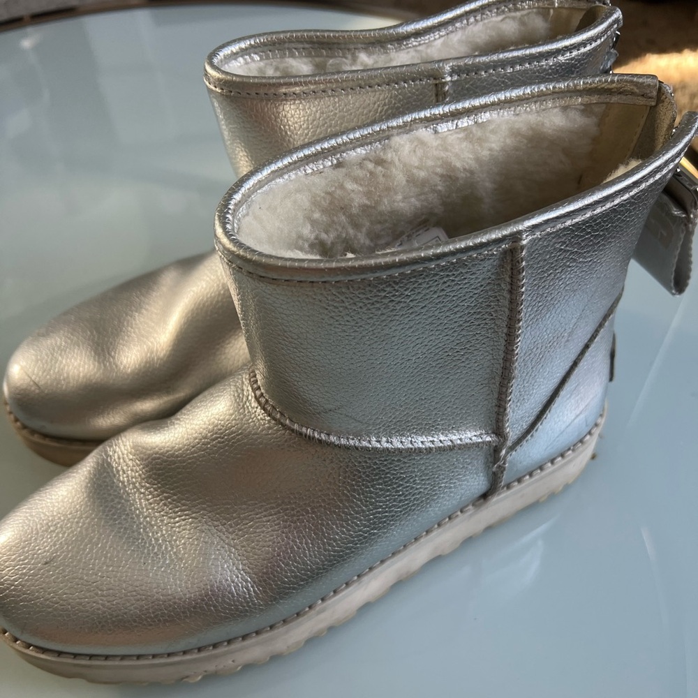 UGG silver Mini Logo Xip shiny boots women’s 8